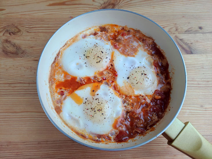 Georgian scrambled eggs "Chirbuli" - a bright and spicy recipe