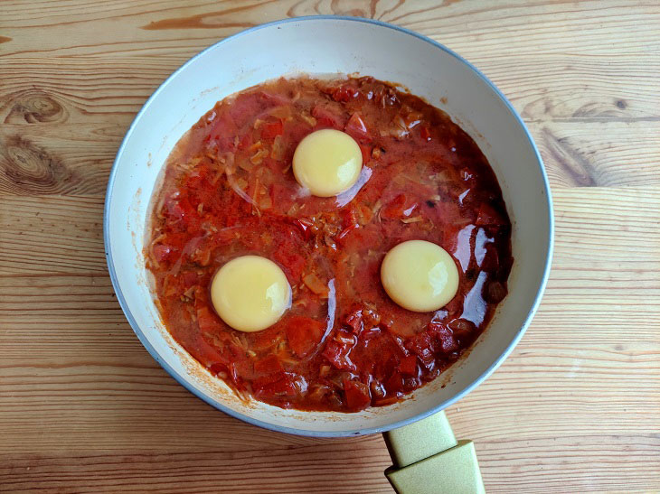 Georgian scrambled eggs "Chirbuli" - a bright and spicy recipe