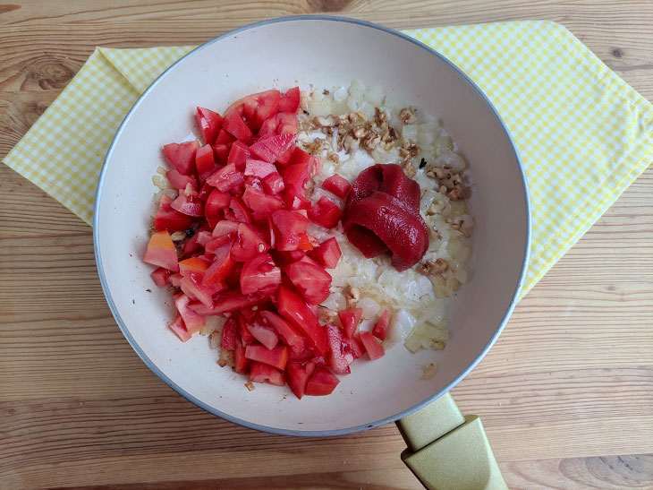 Georgian scrambled eggs "Chirbuli" - a bright and spicy recipe