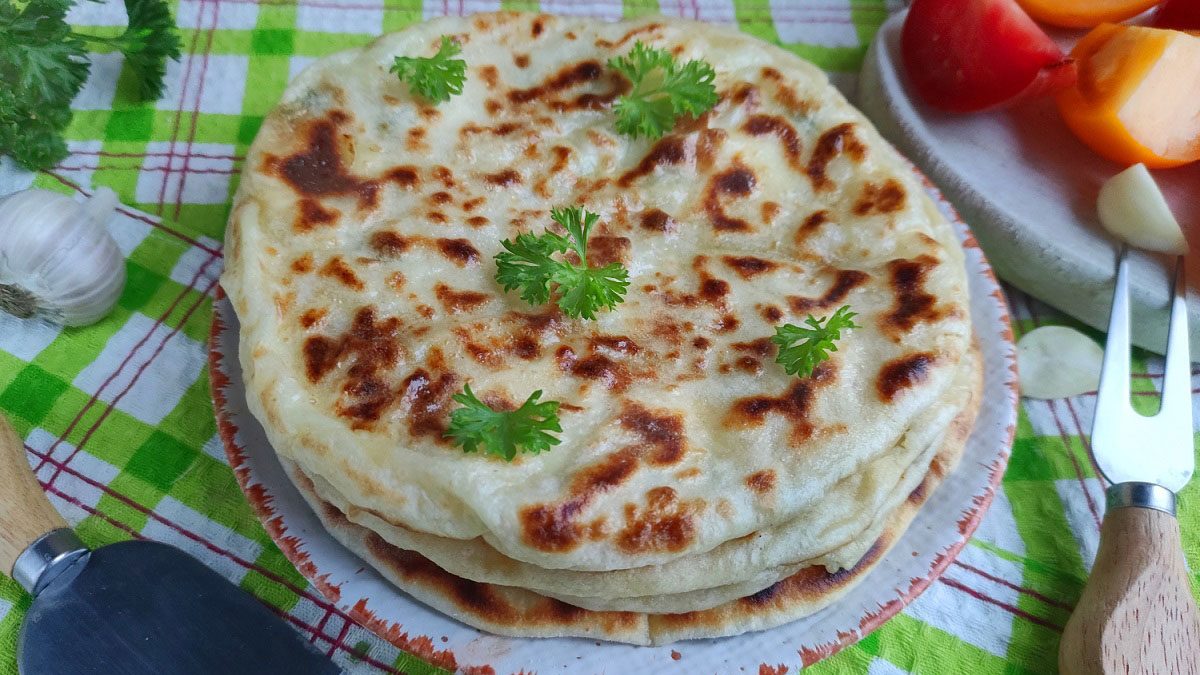 Khychiny with potatoes and cheese – juicy, ruddy and appetizing