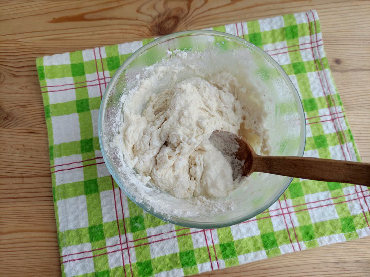 Garlic cakes at home - soft, crunchy and fragrant