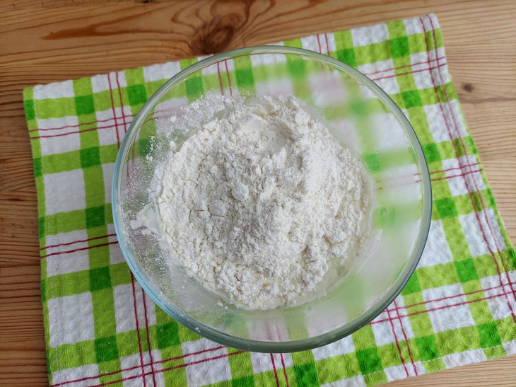 Garlic cakes at home - soft, crunchy and fragrant