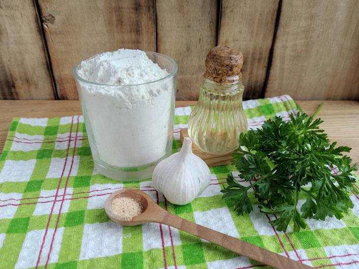 Garlic cakes at home - soft, crunchy and fragrant