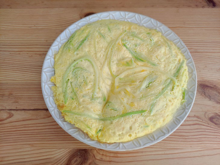 Omelet with zucchini - a tender and tasty summer dish