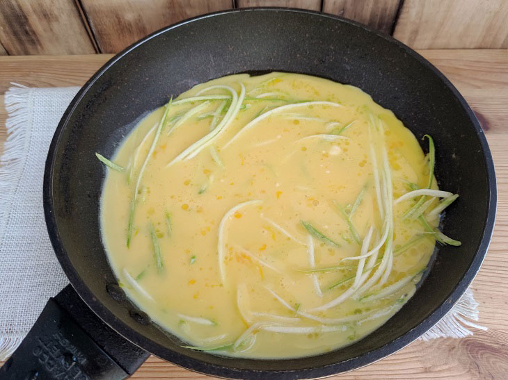 Omelet with zucchini - a tender and tasty summer dish