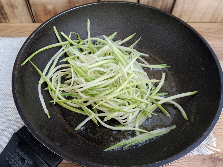 Omelet with zucchini - a tender and tasty summer dish