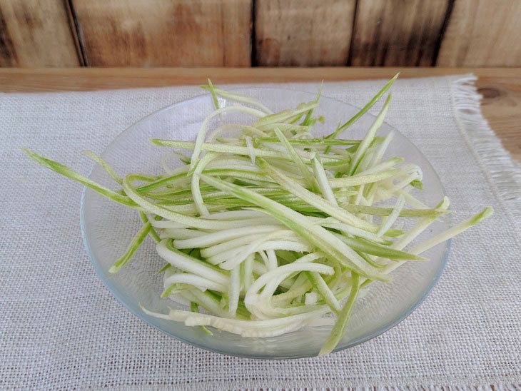 Omelet with zucchini - a tender and tasty summer dish