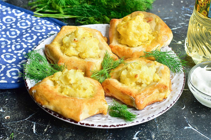 Ural-style shangi with potatoes - delicious and original pastries