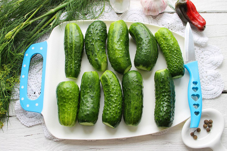 Lightly salted cucumbers in a saucepan - fragrant and crispy