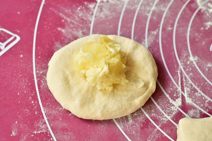 Ossetian cakes "Kartofjin" - soft and tasty