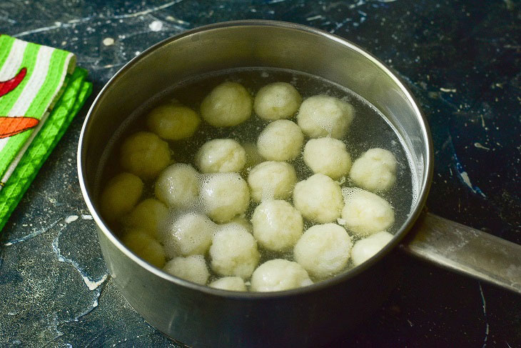 Potato skewers - an interesting and tasty snack of Czech cuisine