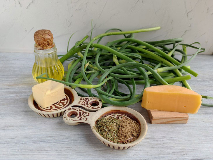 Fried garlic arrows - a simple and tasty summer snack