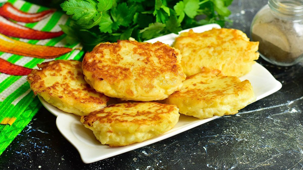Potato patties with ham in a pan – tasty and easy