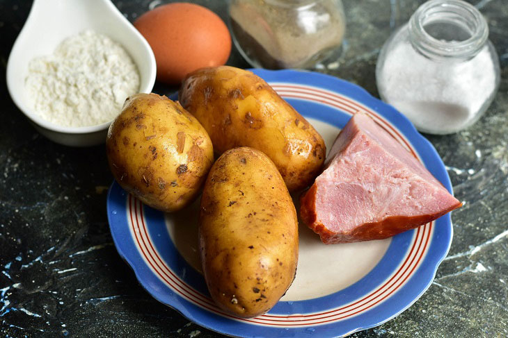 Potato patties with ham in a pan - tasty and easy