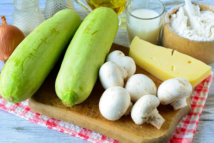Mushroom julienne in zucchini - an unusual summer snack