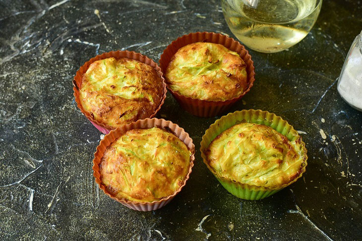 Zucchini muffins - tender and soft