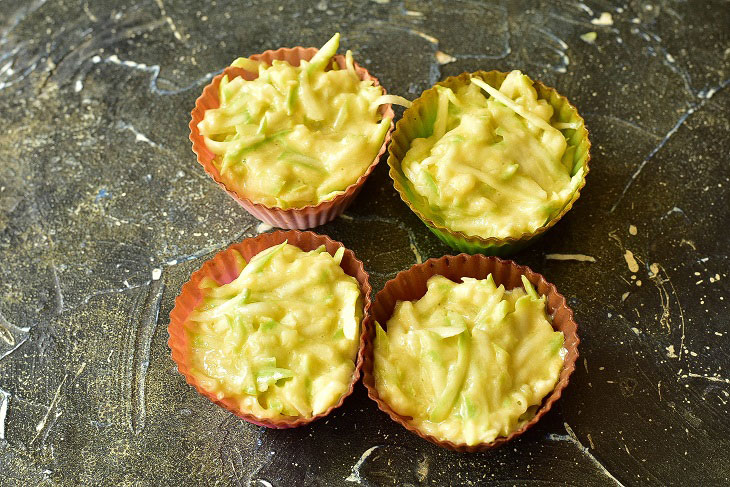 Zucchini muffins - tender and soft