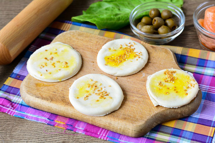 Snack "Shells" with red fish - bright and festive