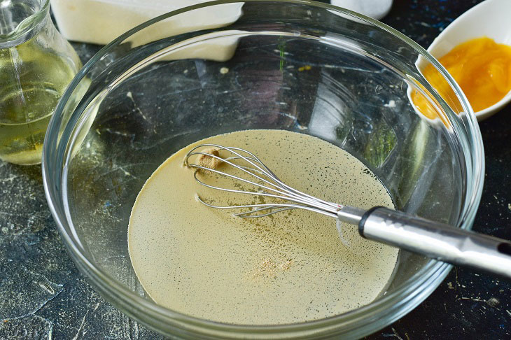 Yeast cakes on the water - they turn out soft and lush