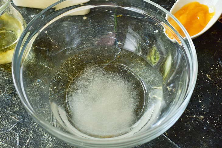 Yeast cakes on the water - they turn out soft and lush