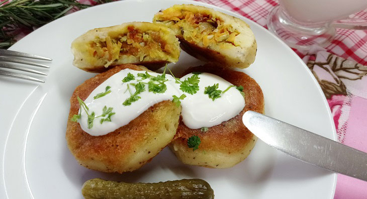 Lenten potato pies with an unusual filling