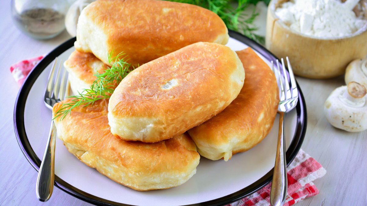 Fried pies with mushrooms – fluffy and crispy