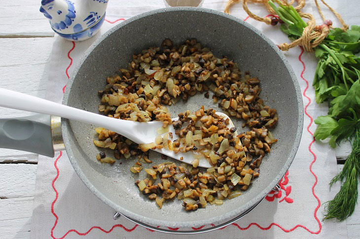 Draniki with mushrooms in a waffle iron - a delicious lean recipe