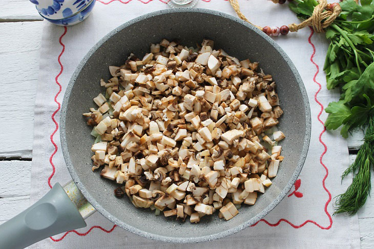 Draniki with mushrooms in a waffle iron - a delicious lean recipe