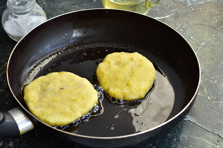 Potato cake with meat - a quick and tasty recipe