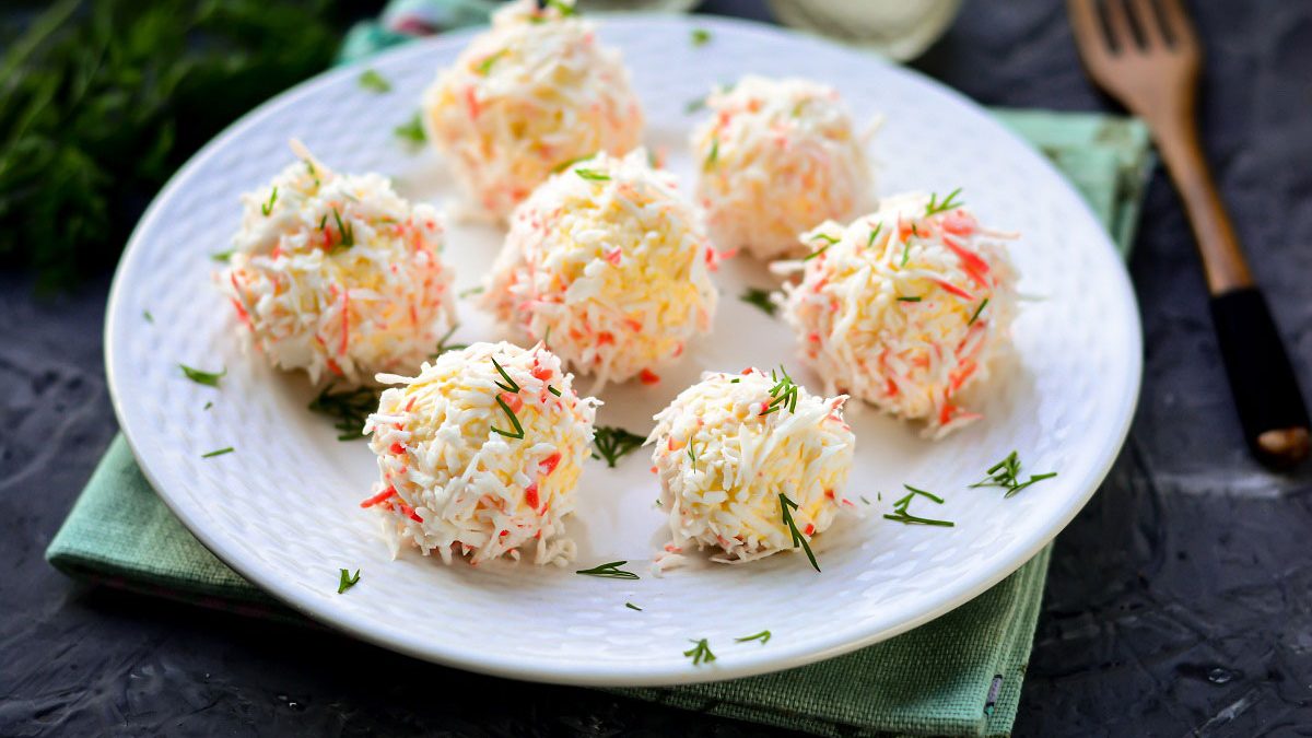 Crab balls with cheese – an original snack in a hurry