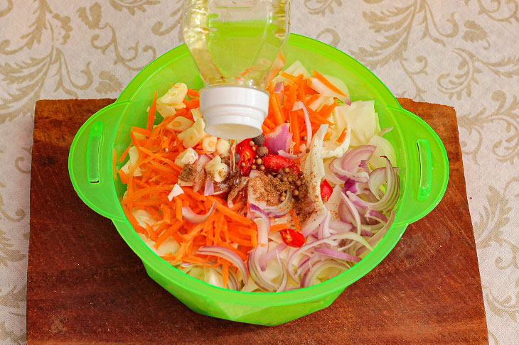 Pickled cabbage in Korean - delicious, fragrant and crispy