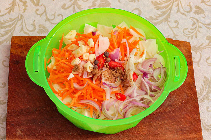 Pickled cabbage in Korean - delicious, fragrant and crispy