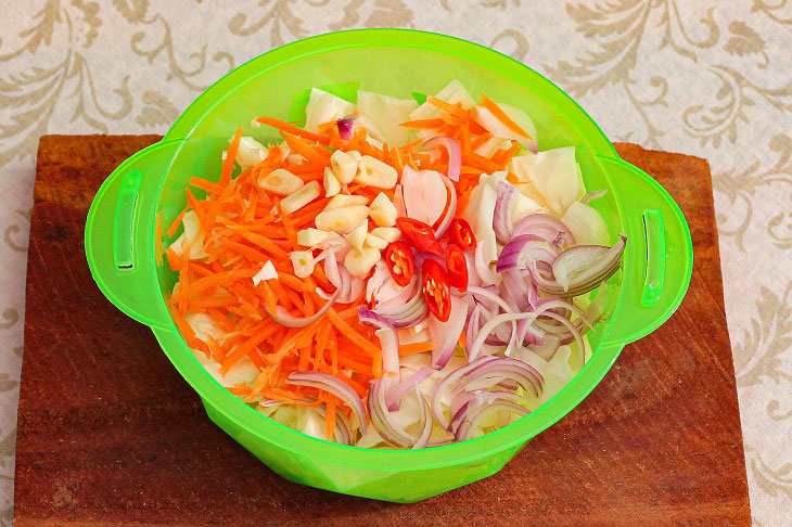 Pickled cabbage in Korean - delicious, fragrant and crispy