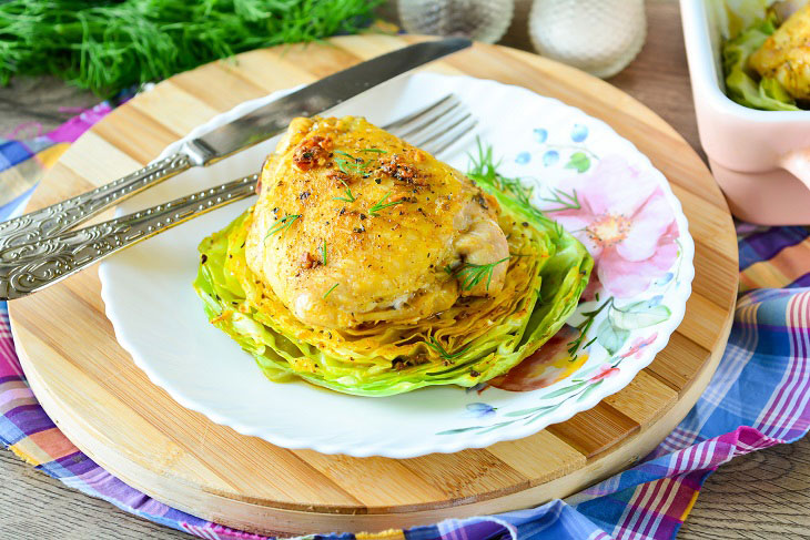 Cabbage pucks with chicken - a fragrant and juicy dish