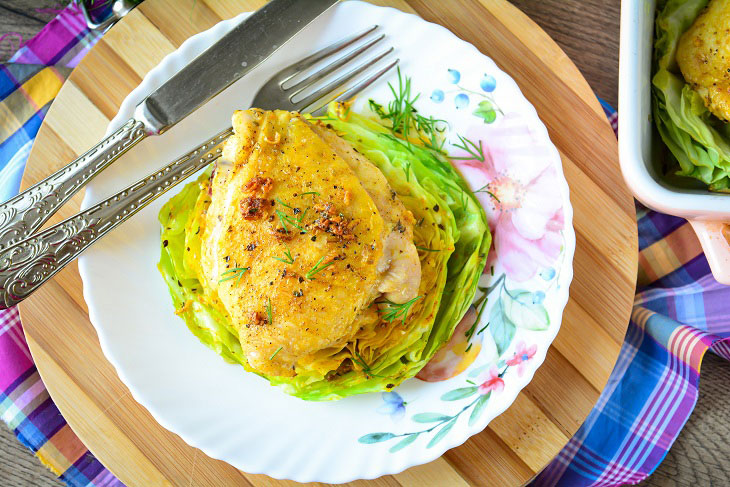 Cabbage pucks with chicken - a fragrant and juicy dish