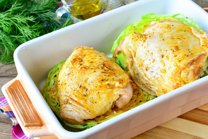 Cabbage pucks with chicken - a fragrant and juicy dish