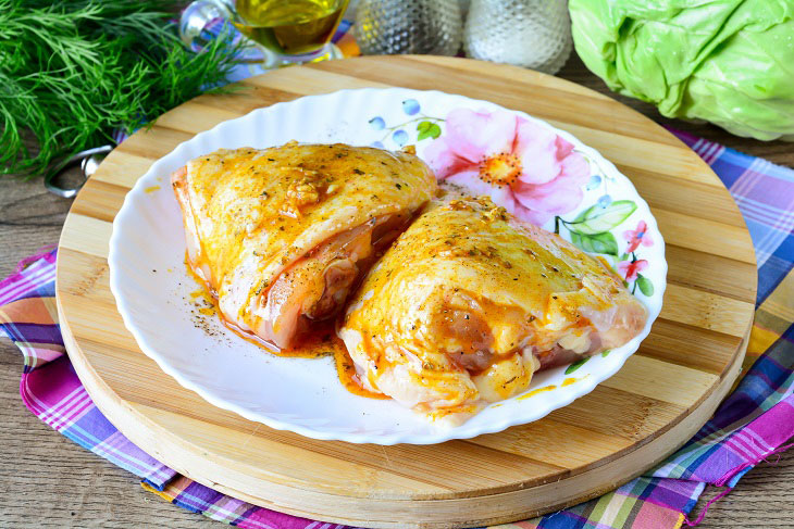 Cabbage pucks with chicken - a fragrant and juicy dish