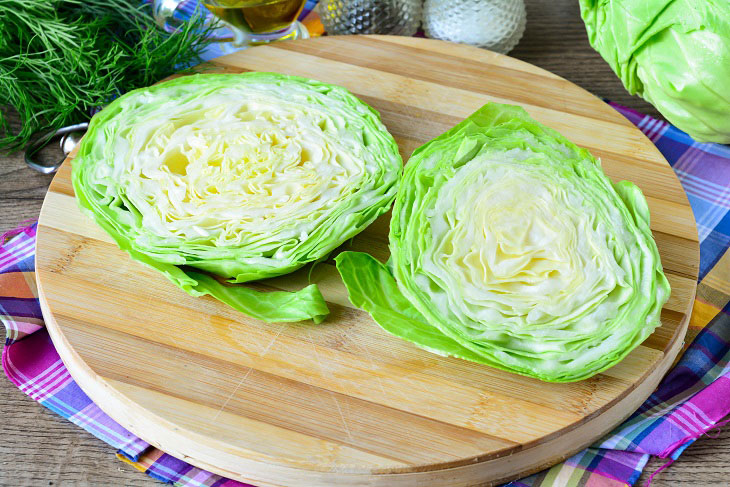 Cabbage pucks with chicken - a fragrant and juicy dish