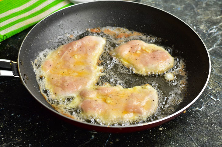 Chops in garlic batter - juicy and spicy