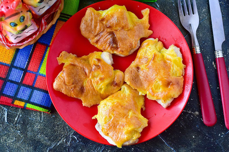 Chops "Bird's milk" with pineapples - a delicious recipe for the festive table