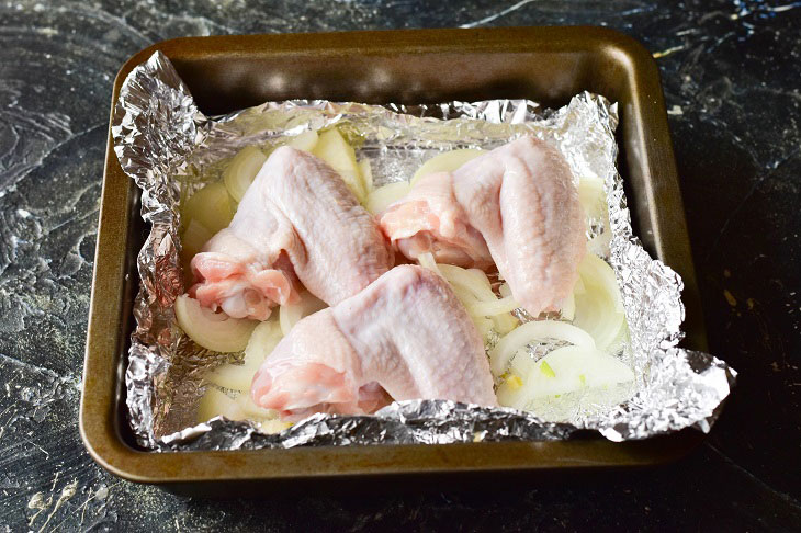 Chicken wings on an onion pillow - tasty and appetizing