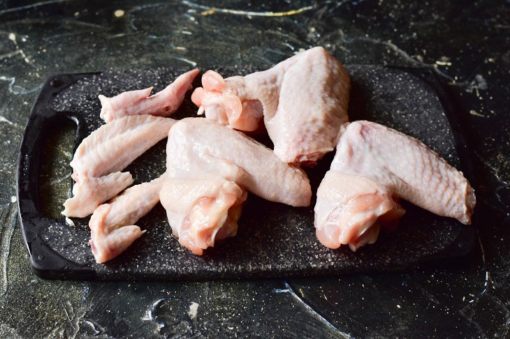 Chicken wings on an onion pillow - tasty and appetizing