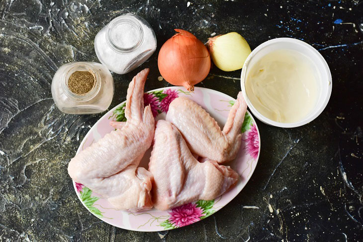 Chicken wings on an onion pillow - tasty and appetizing