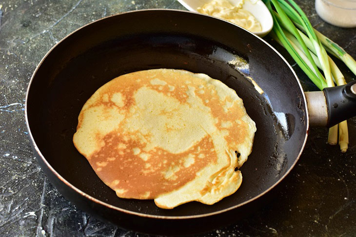 Pancake bags with chicken - festive and tasty