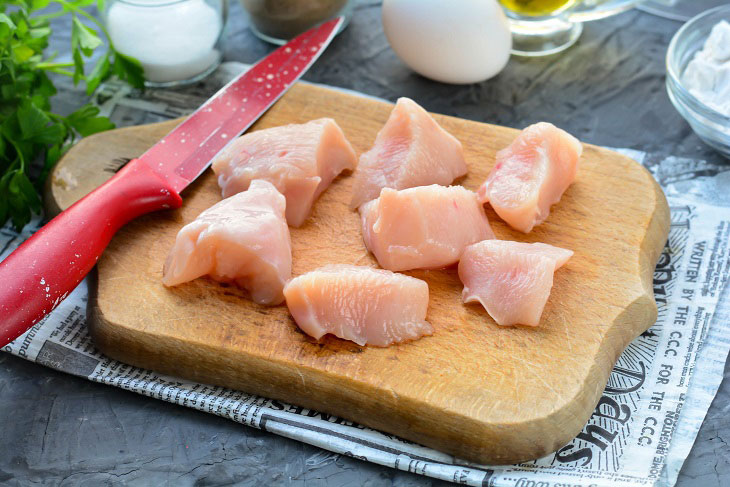 Chicken cutlets "Lakomka" - tender and airy