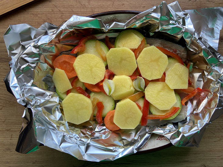 Pike perch with vegetables in foil - an excellent fish dish