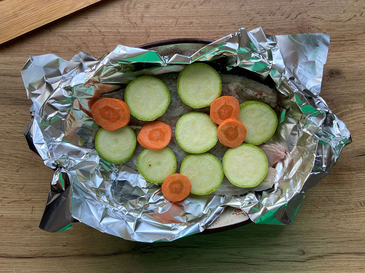 Pike perch with vegetables in foil - an excellent fish dish