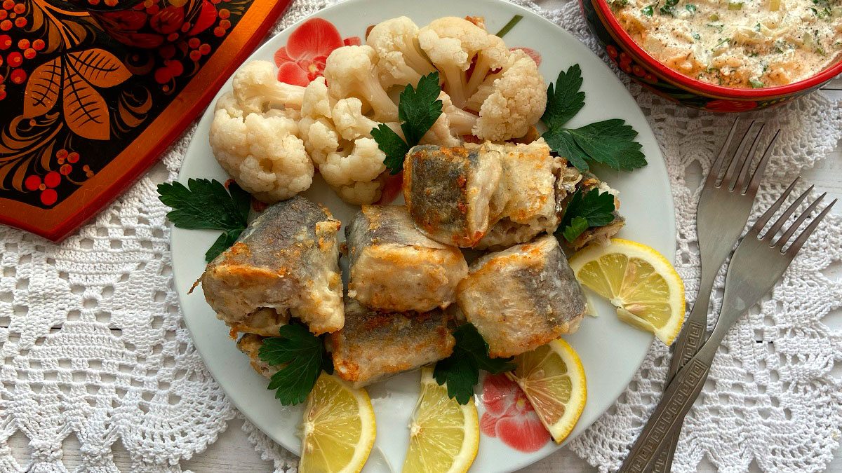 Hake with spicy sour cream sauce – a wonderful fish dish