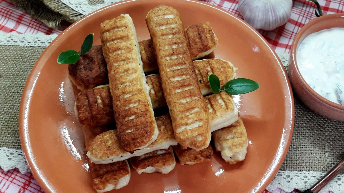 Homemade chicken sausages “Vyruchayki” – a delicious and quick recipe