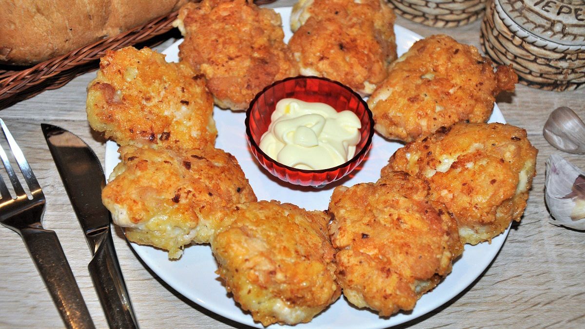 Chopped chicken cutlets with cheese – tasty, juicy and fragrant
